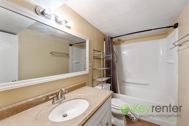 Building Photo - Inviting 3-Bedroom Home with Updated Kitchen & Fenced Backyard – Derby, KS