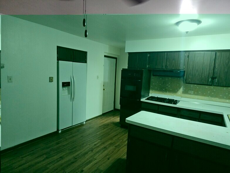 Kitchen - 1860 State St
