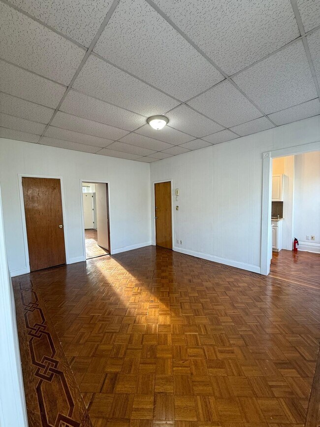 Building Photo - 207 Jewett Ave