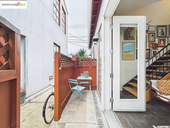 Building Photo - 3116 Adeline St