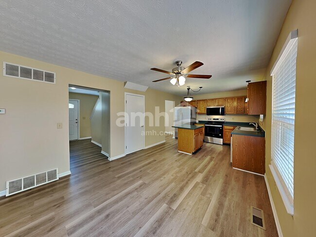 Building Photo - 545 Weeping Willow Ln