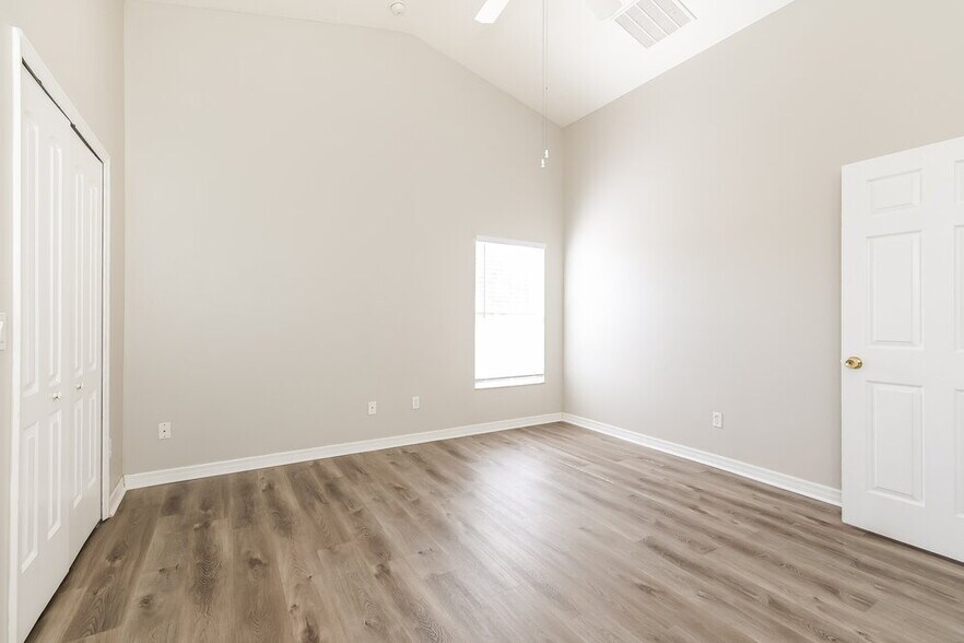 Building Photo - 2628 Sunningdale Dr