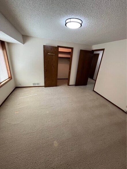 Building Photo - 1826 Normandy Ln