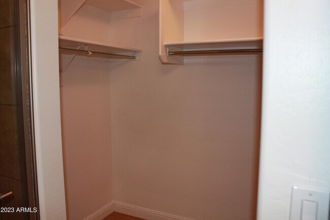 Building Photo - 1621 E Jacob St