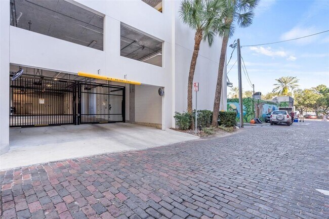 Building Photo - 176 4th Ave NE