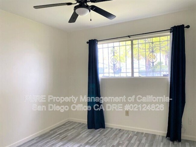Building Photo - 2925 Luana Dr