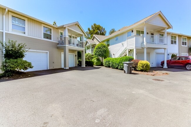 Building Photo - Low maintenance condo living in DuPont