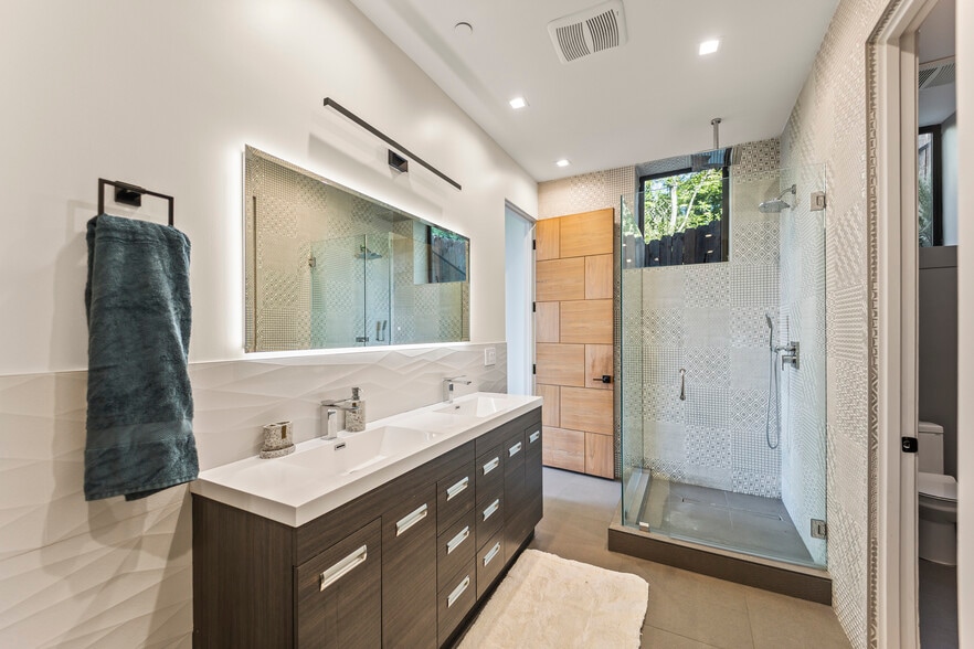 Building Photo - 3712 Broadlawn Dr