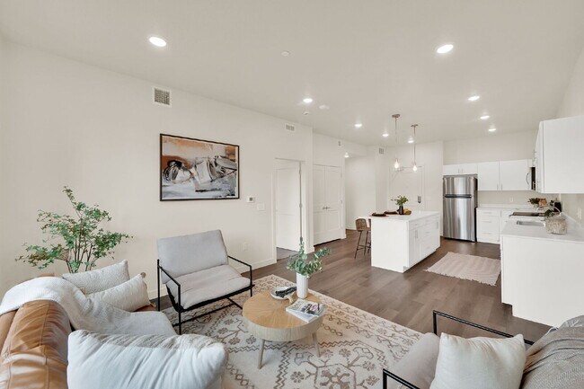 Building Photo - First Month Rent FREE