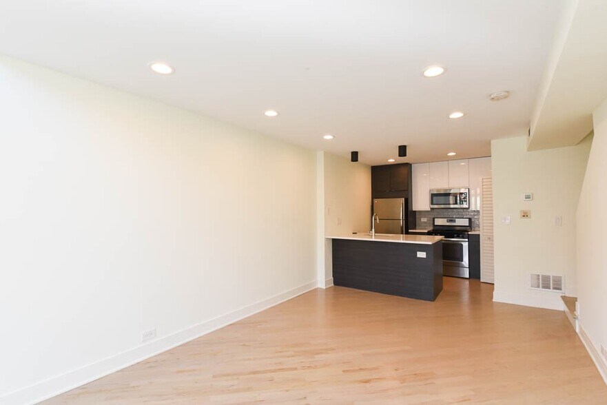 Building Photo - 1036 W Grace St