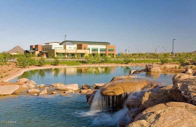 Building Photo - 2 Bed 2 Bath + Den Long-Term Rental in Anthem at Merrill Ranch!