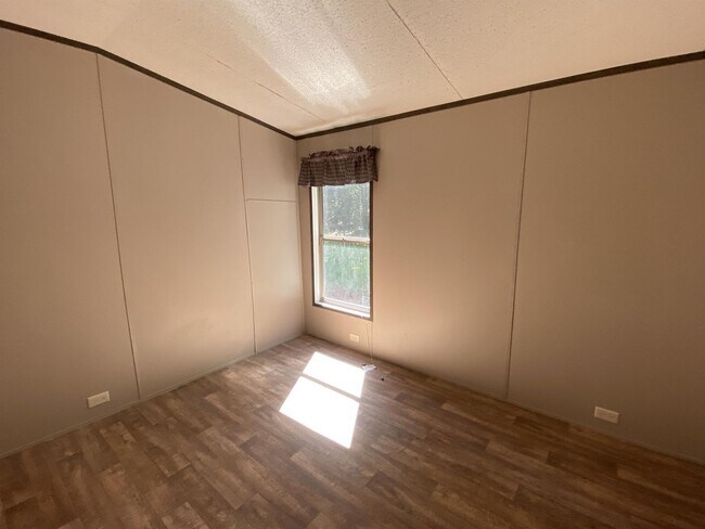 Building Photo - 980 Cedar Village Ln