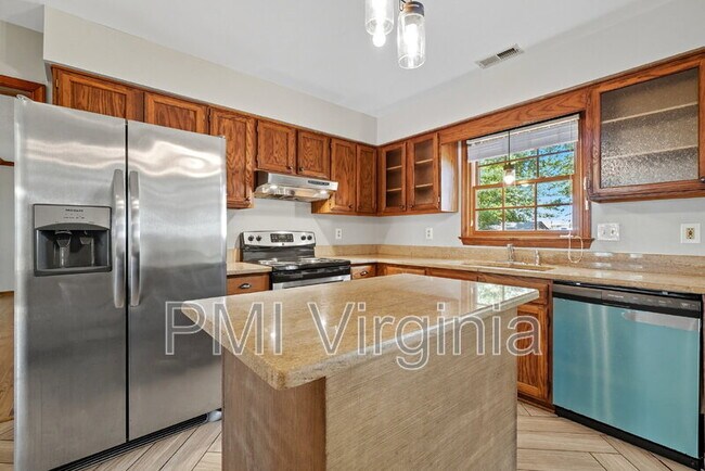 Building Photo - 932 Nugent Dr