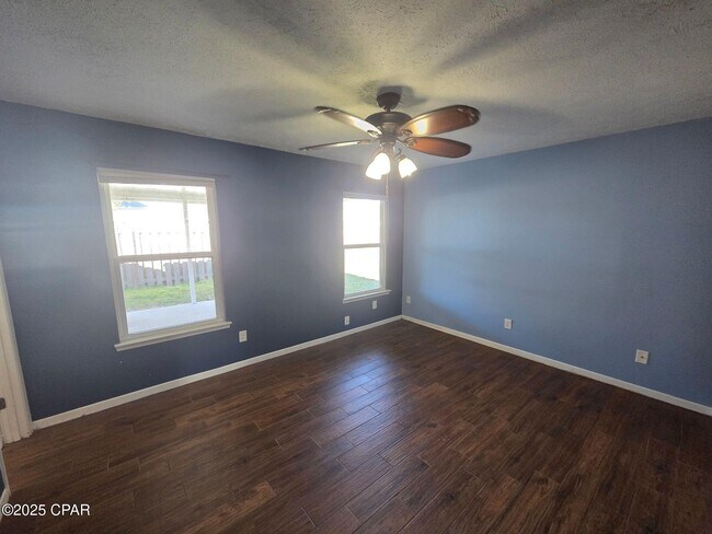 Building Photo - 209 S Maryella Ave