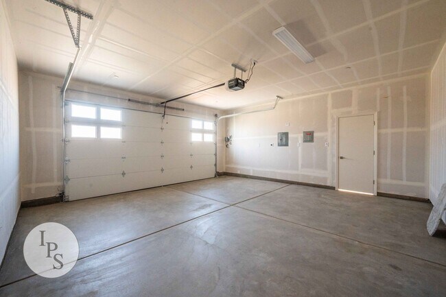 Building Photo - Brand New Clovis Home, 4BR/3BA, With Solar...