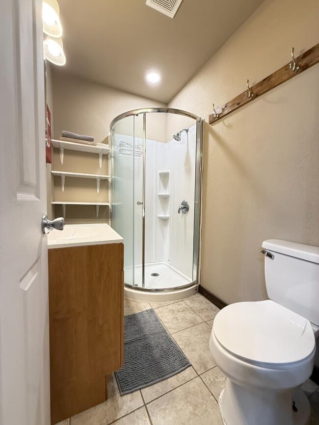 Building Photo - 343 Knob Hill Cir