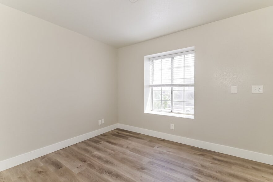 Building Photo - 106 Spinnaker Dr