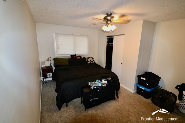 Building Photo - 2013/2015 Shirley