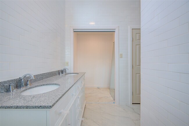 Building Photo - 4427 Waterfall Way