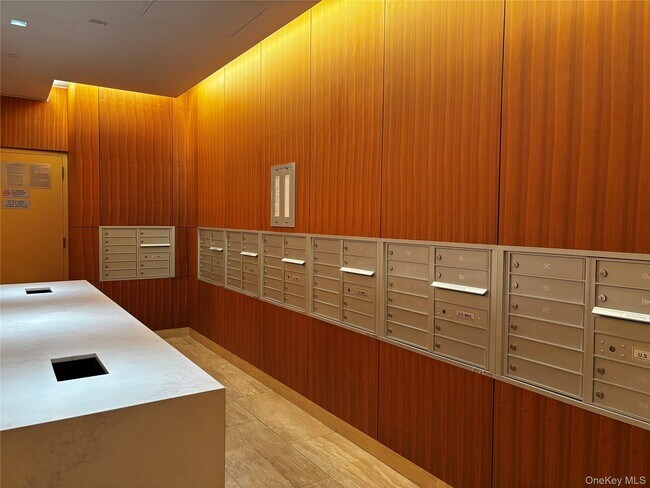 Building Photo - 138-35 39th Ave