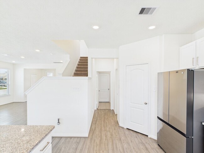 Building Photo - 15643 Fellswood Dr