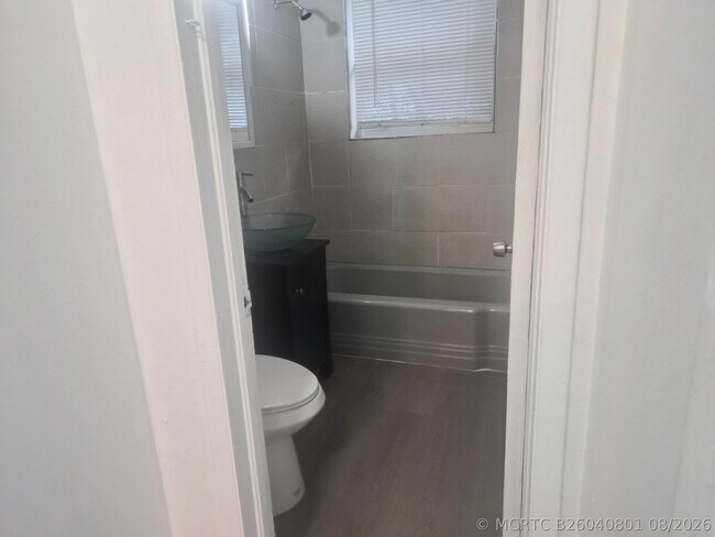 Building Photo - 2032 NE 168th St