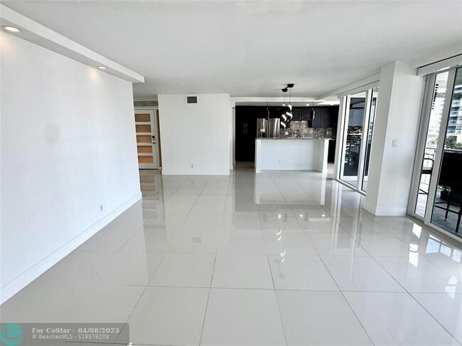 Building Photo - 2800 E Sunrise Blvd