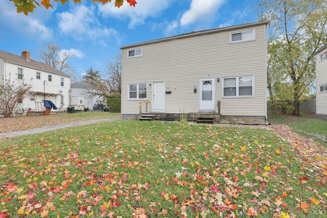 Building Photo - 898-900 Racine Ave