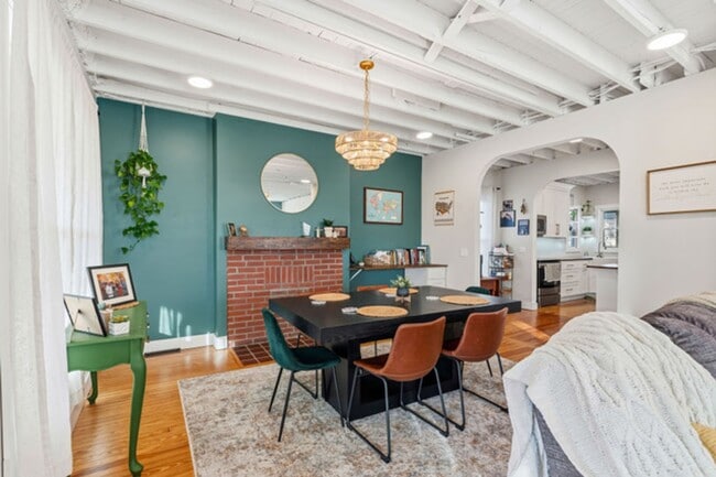 Building Photo - Furnished Country Home For Rent