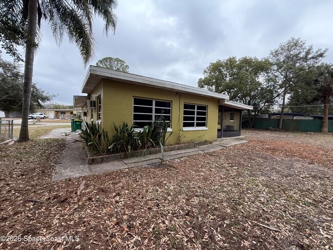 Building Photo - 1218 Willow Ln