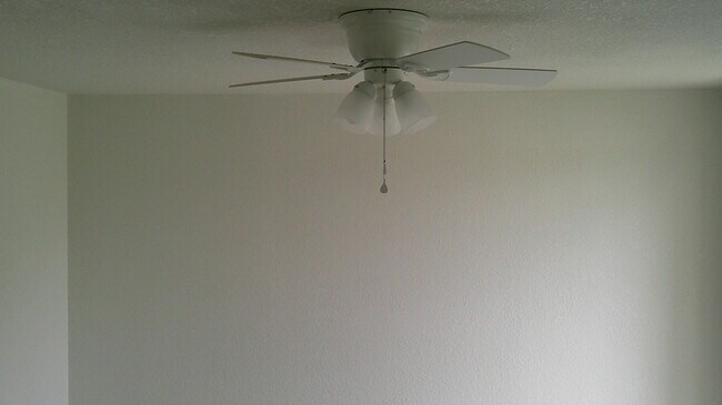 Building Photo - 900 W 9th St