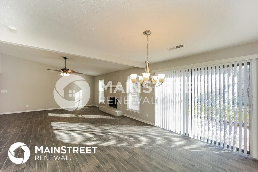 Building Photo - 3376 Deshong Dr SW
