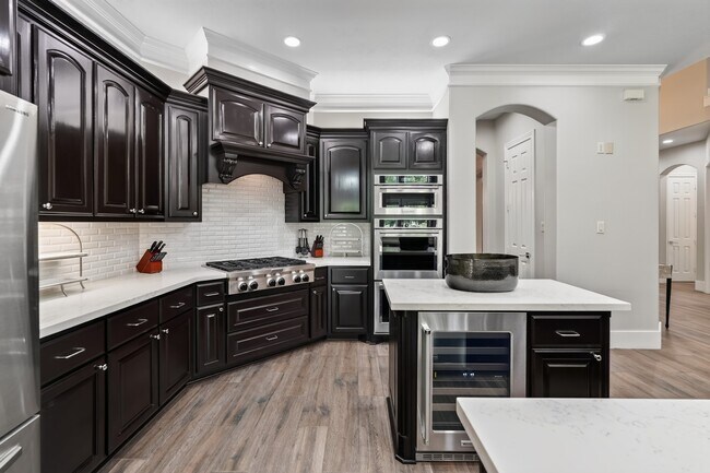 Building Photo - 110 S Veilwood Cir