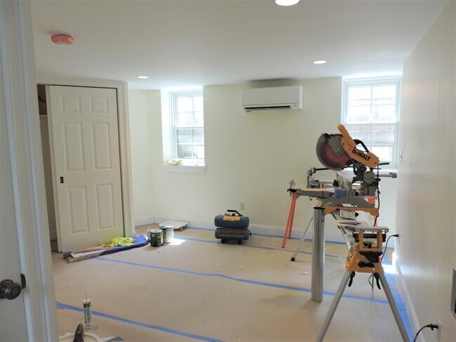 Building Photo - 147 Webster Ave