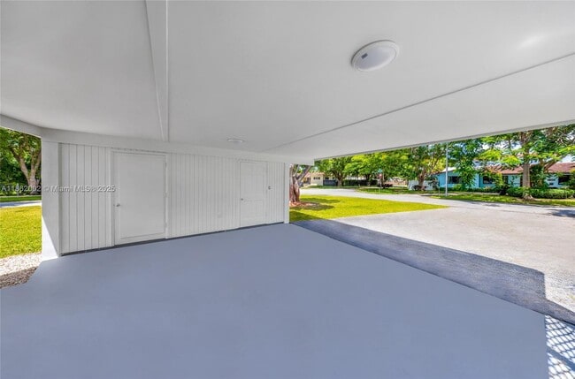 Building Photo - 1096 Raven Ave