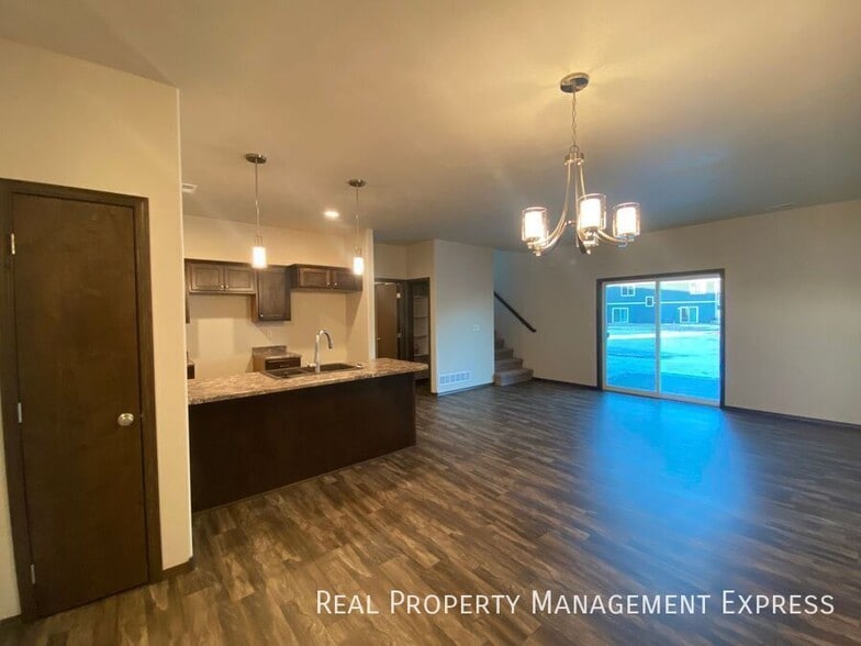 Building Photo - 5822 S Whisper Creek Pl