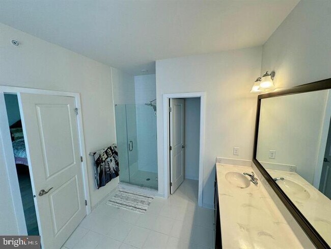 Building Photo - 906 Lakeview Ct