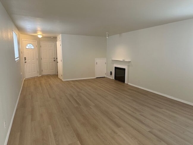 Building Photo - Renovated 3 Bed 2.5 Bath Home in South Park