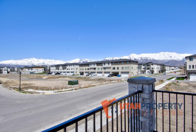 Building Photo - 952 W 500 S