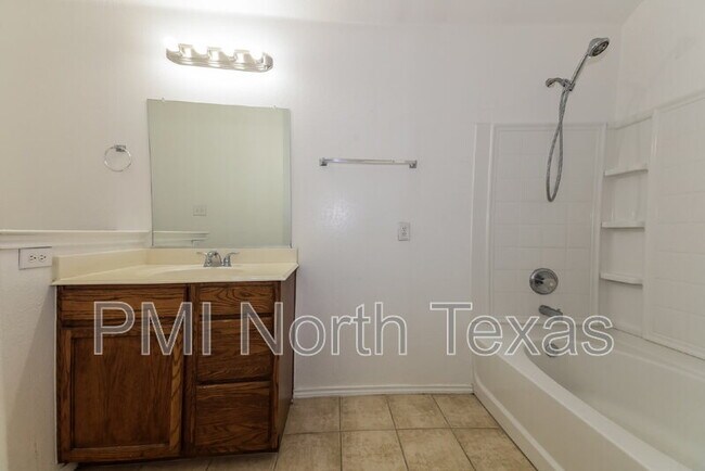 Building Photo - 9853 Fleetwood Dr