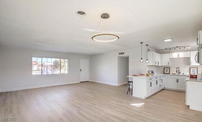 Building Photo - 2033 Hassell Ave