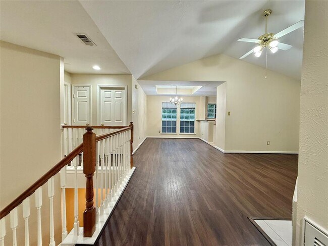 Building Photo - 105 S Spiral Vine Cir