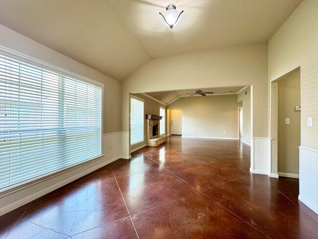 Building Photo - 9820 Salem Way