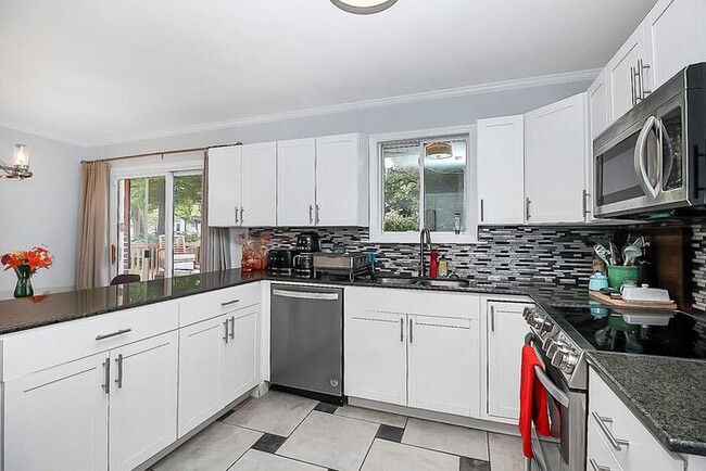 Building Photo - Charming 3BD/2BA Ranch in Selwyn Park!