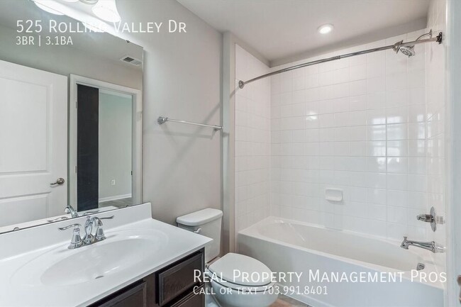 Building Photo - 525 Rolling Valley Dr