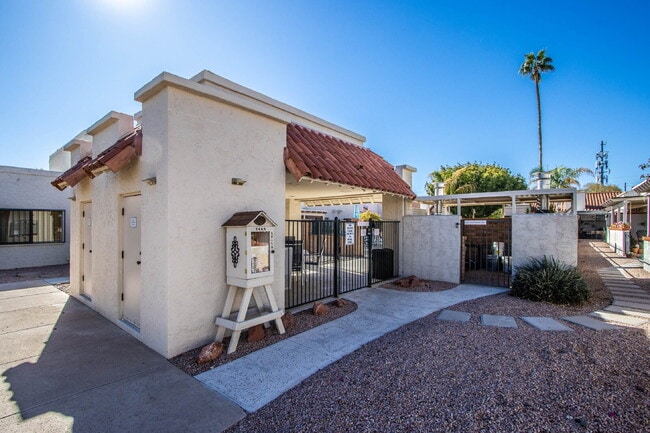 Building Photo - Beautiful Furnished patio home in Old Town Scottsdale, 2BR