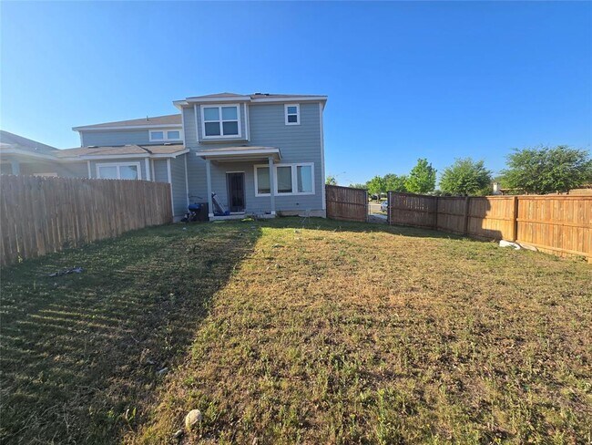 Building Photo - 2328 Calvert Dr