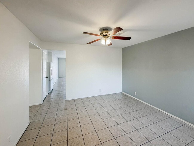 Building Photo - 15724 W Smokey Dr