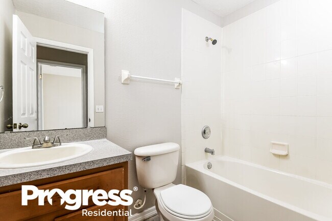 Building Photo - 693 Cresting Oak Cir