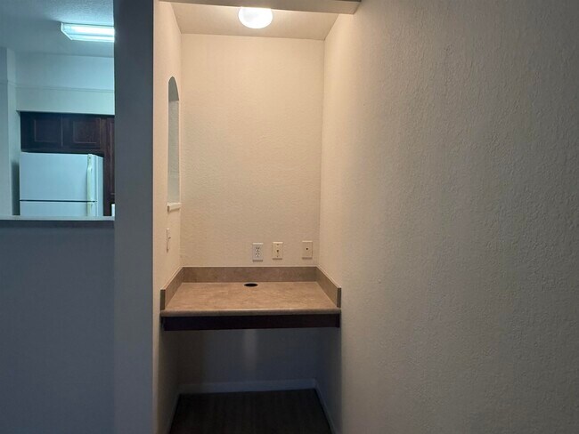Building Photo - 2801 Chancellorsville Dr